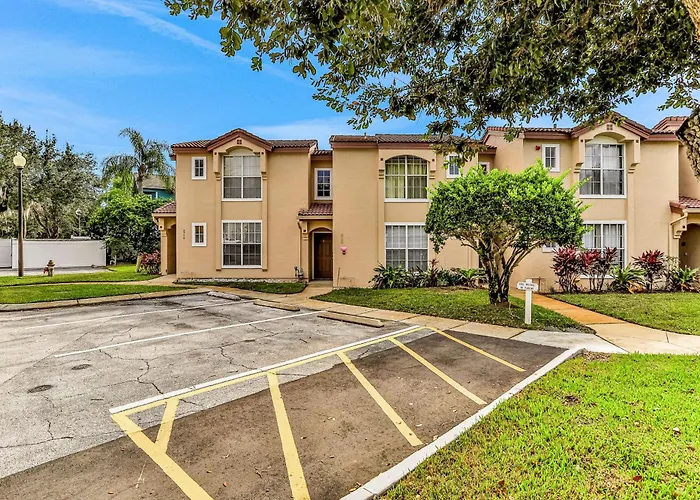 Breezy Townhouse With A Pool, Hot Tub, Patio, Central Ac, And Washer/Dryer Kissimmee