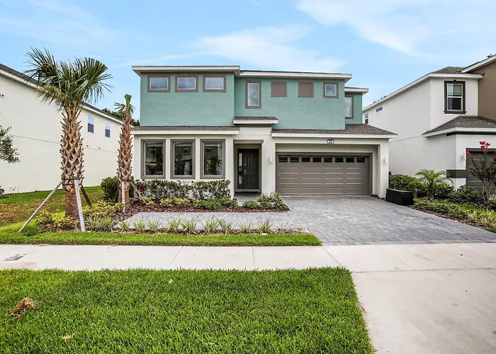 Dog-Friendly Home With A Heated Pool, Pool Spa, In-Home Theater, Lanai, & Patio Kissimmee