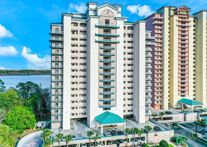 Classy Lakefront Condo, W/ Shared Pool, Hot Tub, & Fitness Center - Near Disney Orlando