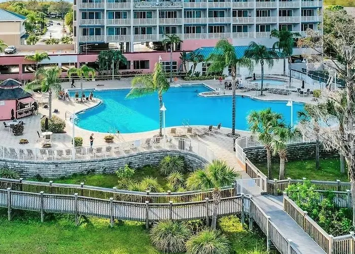 Charming Home Boasting Waterfront Views With Pool And Wifi Orlando