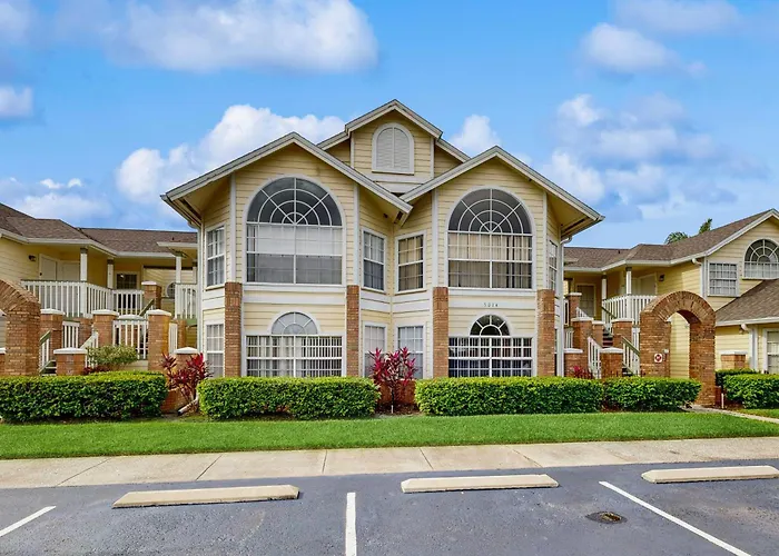 Inviting Resort Condo With Pool Access, Full Kitchen & Near Disney Parks Kissimmee