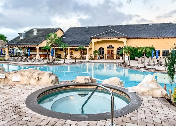 Dog-Friendly Home With Private Pool, High-Speed Wifi, Central Ac, & Washer/Dryer Kissimmee