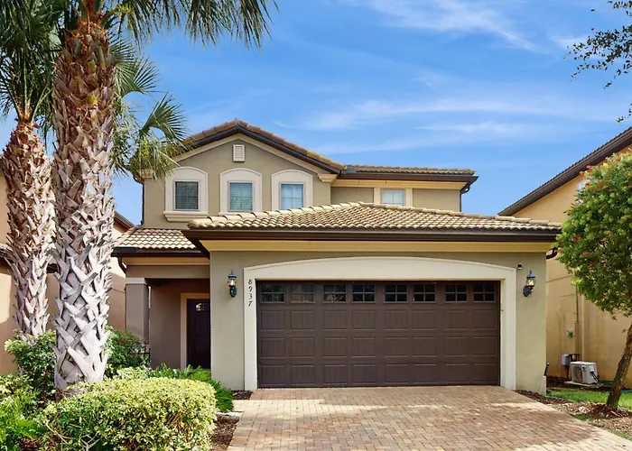Spacious Resort Style Home W/ Enclosed Pool, Shared Pool & Hot Tub,-Dog Friendly Kissimmee