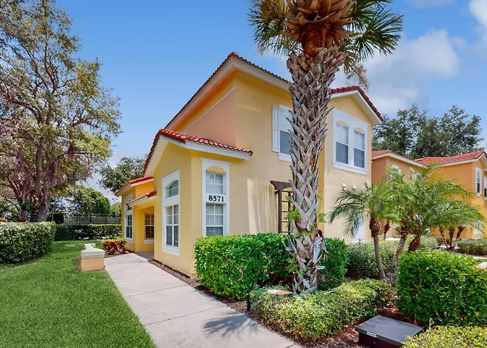 Renovated Emerald Island Gem | Heated Pool, Hot Tub, Tennis & Volleyball Kissimmee