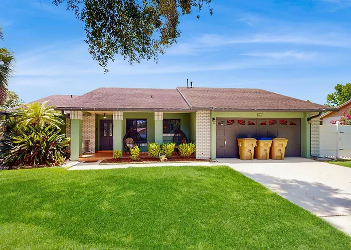 Spacious Home W/Private Pool, Hot Tub & Game Room Near Disney Orlando