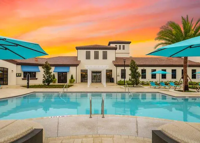 Updated & Colorful Home W/ A Modern Kitchen, Furnished Lanai, & Private Pool Kissimmee