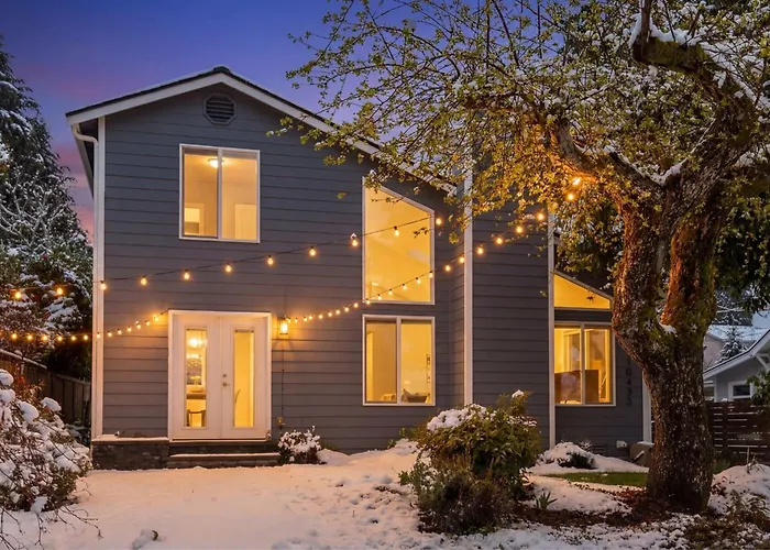 Villa Perch - Stylish 3Br Retreat | Open Living + Free Parking Seattle