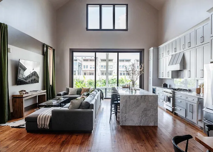 Expansive 7 Bedroom Home Heated Pool & Spa New Orleans