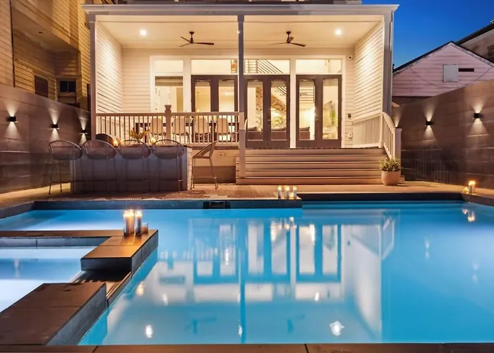 Gorgeous Grand Home With Heated Pool New Orleans