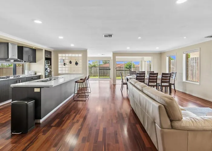 Spacious 2-Storey 4Br House Family Friendly Brisbane