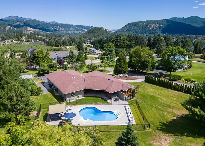 The Tyrolean - Pool, Hot Tub & Ski Hill Charm Leavenworth