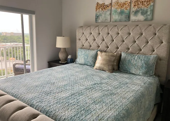 Charming Home Boasting Waterfront Views With Pool And Wifi Orlando