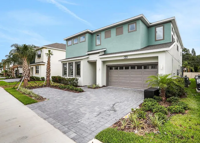 Dog-Friendly Home With A Heated Pool, Pool Spa, In-Home Theater, Lanai, & Patio Kissimmee