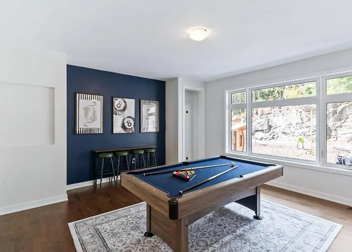Chic Forest Getaway|Hottub|Sauna|Pooltable|Games - Holiday Home Huntsville