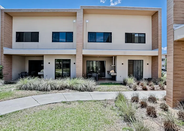 Modern Villa With Patio, Grill, Central Ac, Wifi, Shared Pool, Tennis, & Gym Orlando