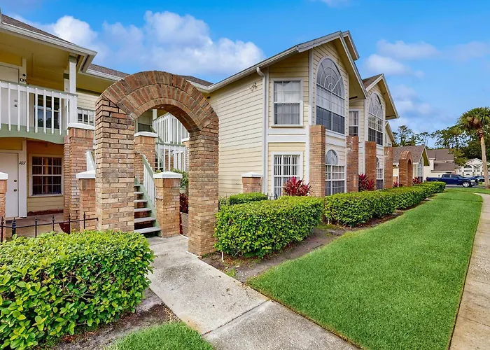 Inviting Resort Condo With Pool Access, Full Kitchen & Near Disney Parks Kissimmee