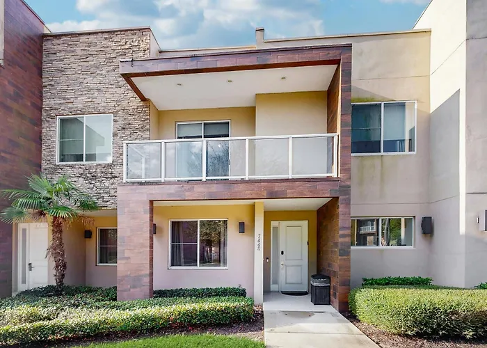 Spacious Modern Townhouse With Resort Pool Access And Elegant Open Living Spaces Orlando