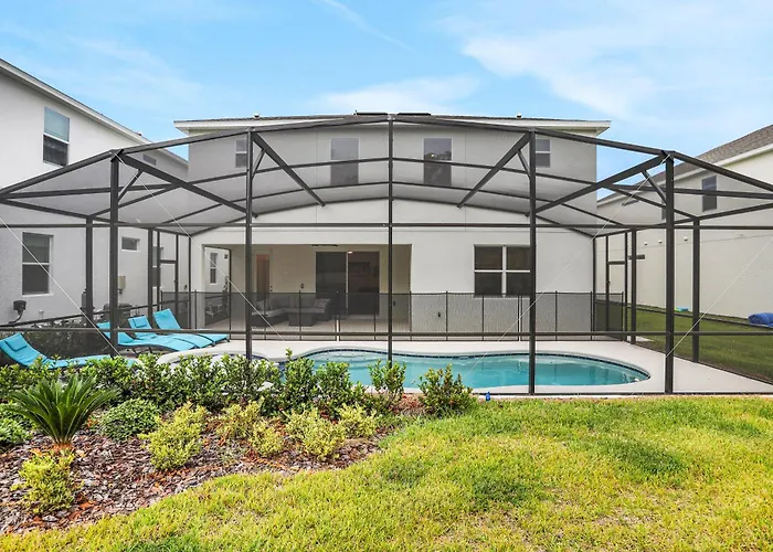 Dog-Friendly Home With A Heated Pool, Pool Spa, In-Home Theater, Lanai, & Patio Kissimmee