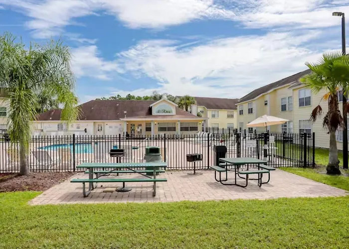 Inviting Resort Condo With Pool Access, Full Kitchen & Near Disney Parks Kissimmee