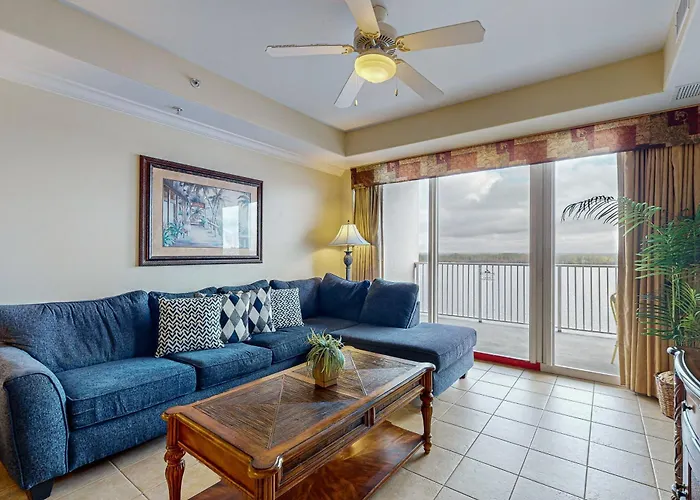 Lakefront Condo With Beautiful Views, Kitchen, Ac, Wifi, Gym, Pool, & Hot Tub Orlando