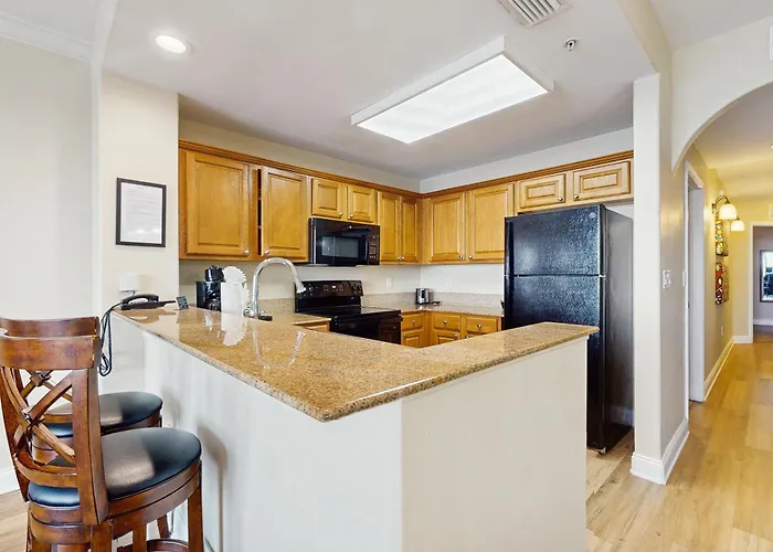 Luxury Lakefront Condo With Balcony, Jetted Tub, Heated Pool & Resort Amenities Orlando