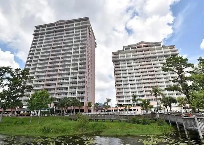 Lakefront Condo With Beautiful Views, Wifi, Central Ac, Shared Pool, & Hot Tub Orlando