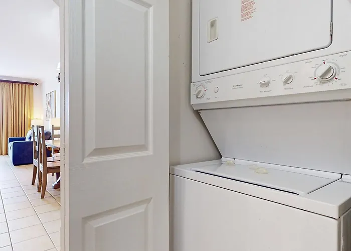 Lakefront Condo With Amazing Views, Pool, & Hot Tub - Steps From The Beach Orlando