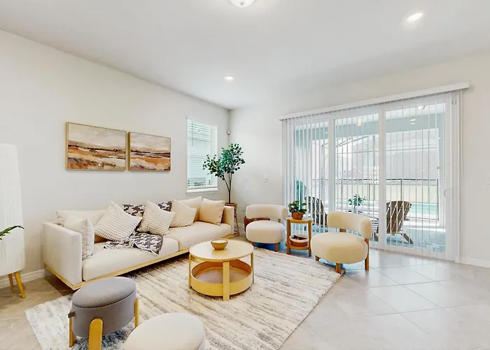 Amazing Home With Outdoor Patio, Wifi, & Close To Local Attractions Near Orlando