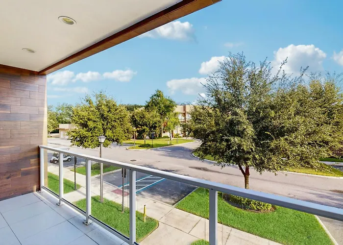 Spacious Modern Townhouse With Resort Pool Access And Elegant Open Living Spaces Orlando