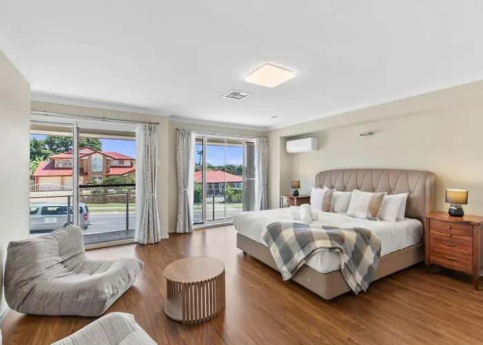 Spacious 2-Storey 4Br House Family Friendly Brisbane