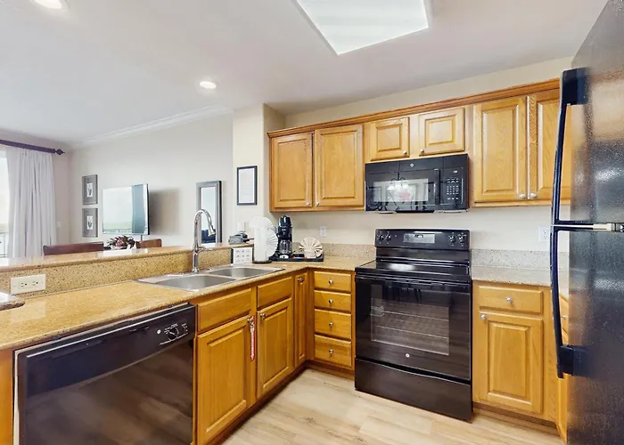 Luxury Lakefront Condo With Balcony, Jetted Tub, Heated Pool & Resort Amenities Orlando