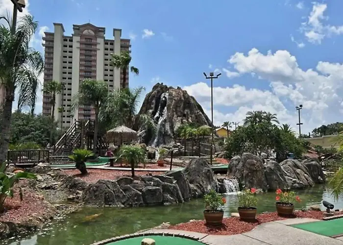 Lakefront Condo With Beautiful Views, Wifi, Central Ac, Shared Pool, & Hot Tub Orlando
