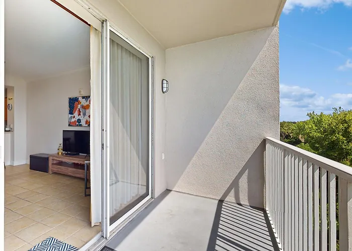 Lakefront Condo With Amazing Views, Pool, & Hot Tub - Steps From The Beach Orlando