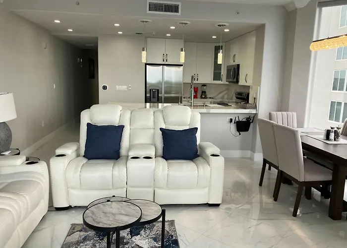 Charming Home Boasting Waterfront Views With Pool And Wifi Orlando