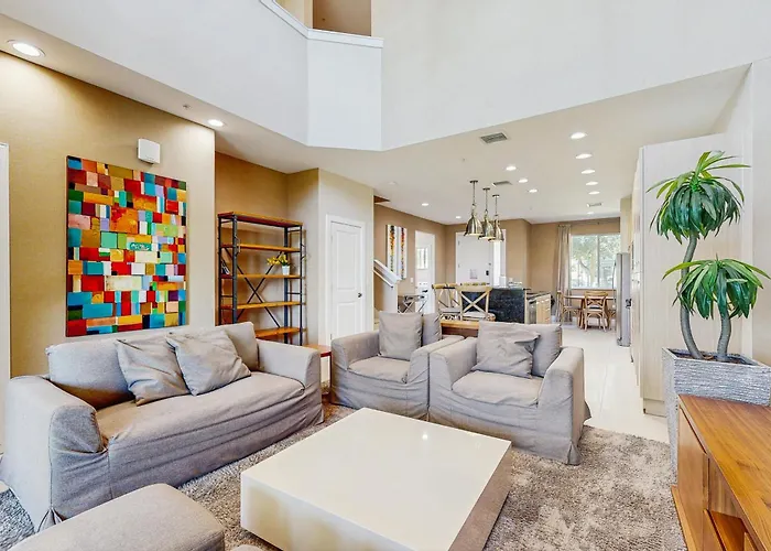 Spacious Modern Townhouse With Resort Pool Access And Elegant Open Living Spaces Orlando