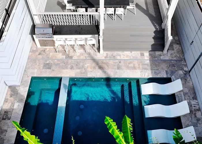 Luxe 7 Bedroom Home With Pool And Spa 1 Block To Parade Route New Orleans