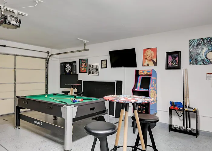 Nirvana Escape, Pool, Hot Tub, Game Room, Home Gym! Las Vegas
