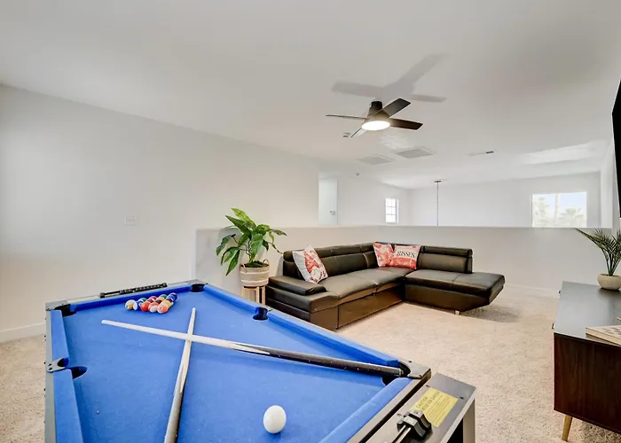 Nirvana Escape, Pool, Hot Tub, Game Room, Home Gym! Las Vegas