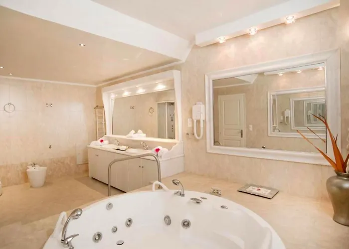 Villa Maria House In Santorini Pool And Jacuzzi Fira 