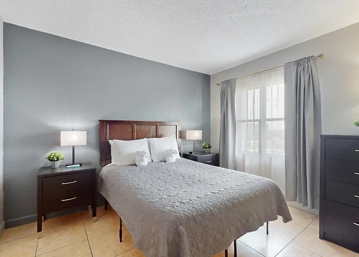 Spacious Condo With A Kitchenette, Ac, Pools, Hot Tubs, Tennis, & Gym Orlando