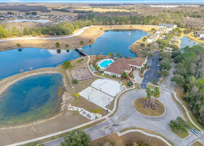 4Br Modern Home In Kissimmee Sleeps 10 With Heated Pool And Bbq