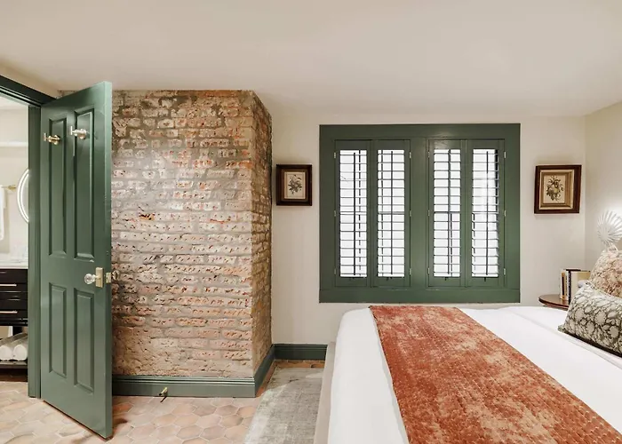 18 Bedroom Garden District Mansion Shared Pool New Orleans