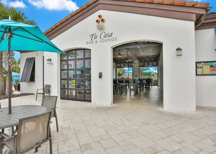 Spacious Resort Style Home W/ Enclosed Pool, Shared Pool & Hot Tub,-Dog Friendly Kissimmee