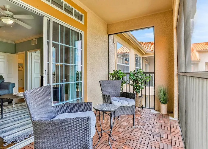 Fantastic Lake-View Condo With Pool, Hot Tub, Balcony, Ac & Kitchen -Near Disney Kissimmee
