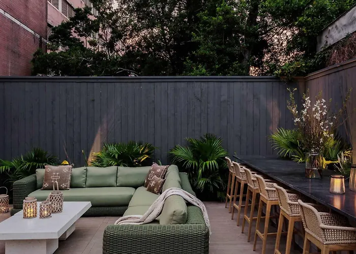 6-Bedroom Garden District Suite Shared Hotel Pool New Orleans