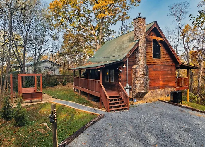 Romantic Hideaway | Hot Tub & Theater Room Pigeon Forge