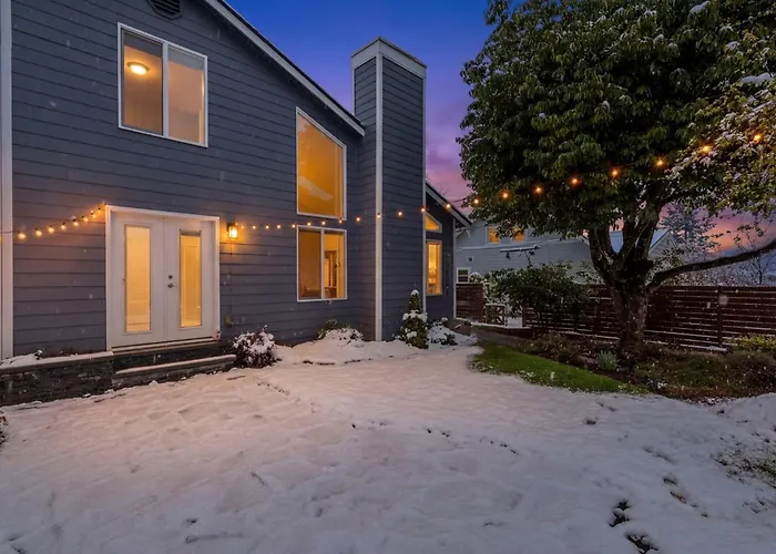 Villa Perch - Stylish 3Br Retreat | Open Living + Free Parking Seattle