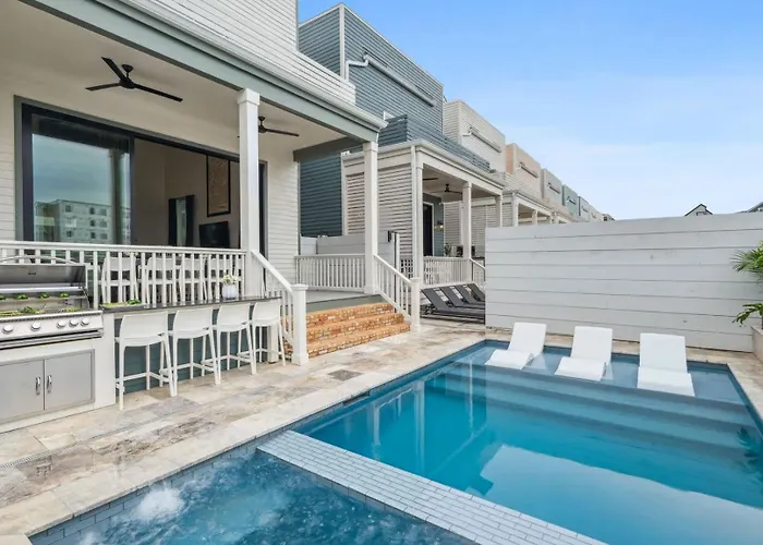 Luxe 7 Bedroom Home With Pool And Spa 1 Block To Parade Route New Orleans