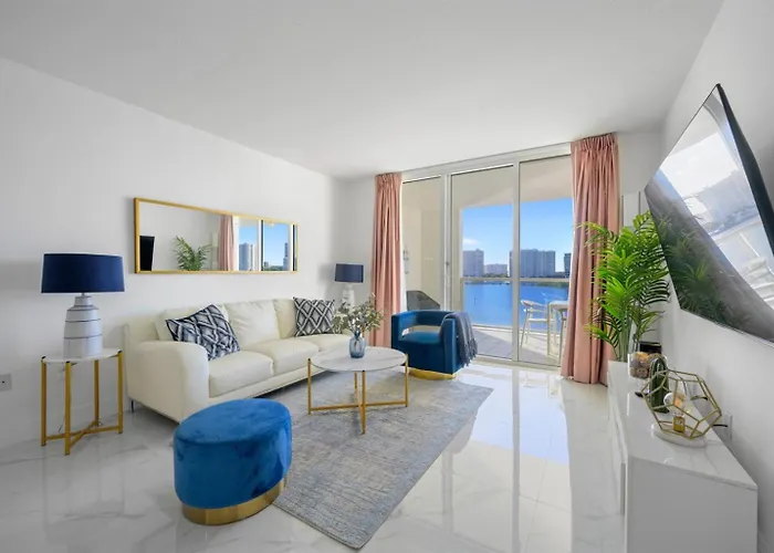 Stylish, Classy Bayfront View Apt Walk To Beach Sunny Isles Beach
