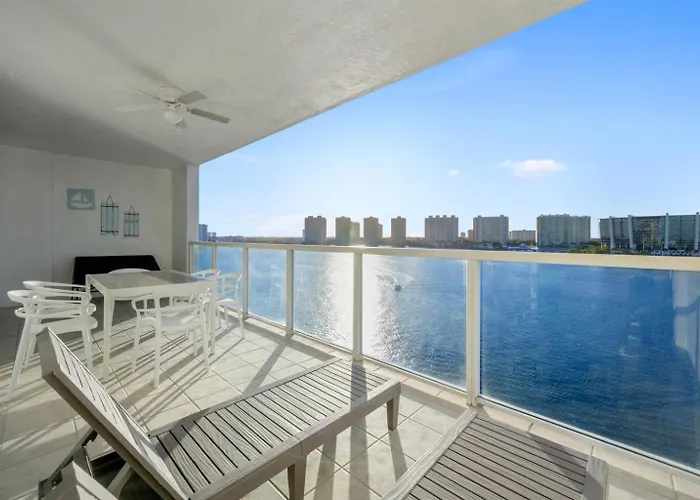 Stylish, Classy Bayfront View Apt Walk To Beach Sunny Isles Beach